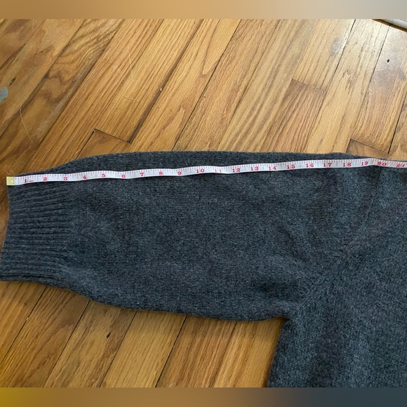 H&M grey turtleneck sweater - Picture 9 of 9